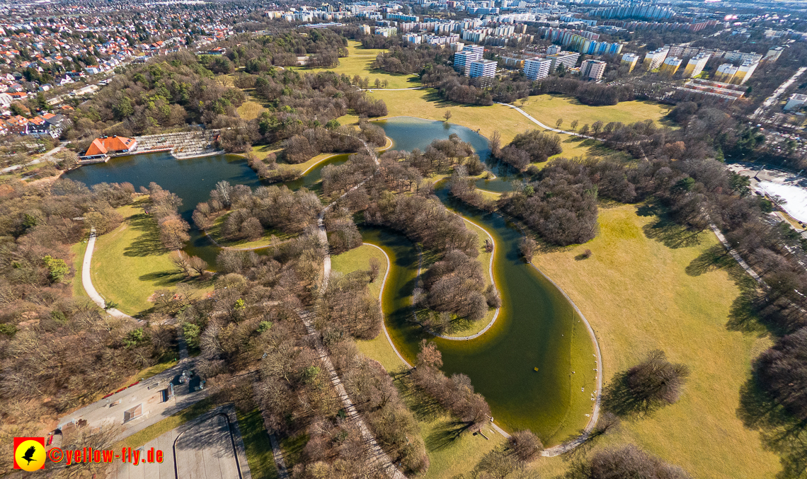 20.02.2023 -  Ostparksee und Schule am Strehleranger mit Umgebung in Neuperlach